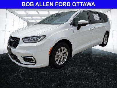 Used 2023 Chrysler Pacifica Touring-L