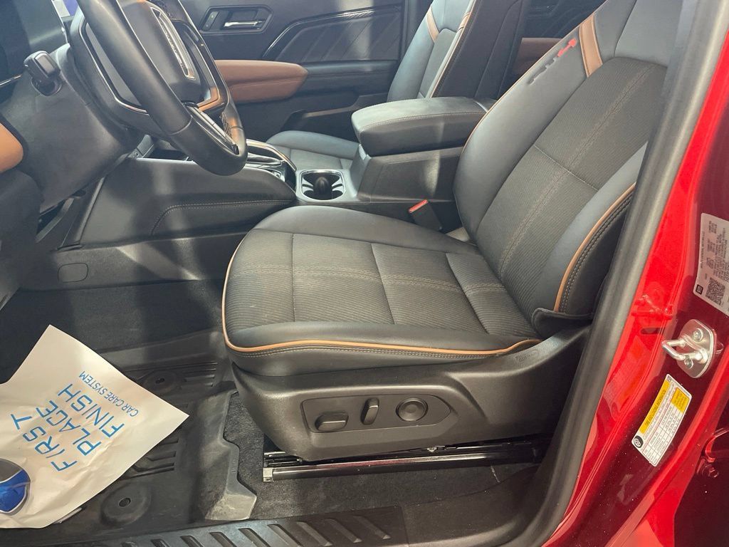 Used 2025 GMC Canyon AT4 AWD/4WD image 10