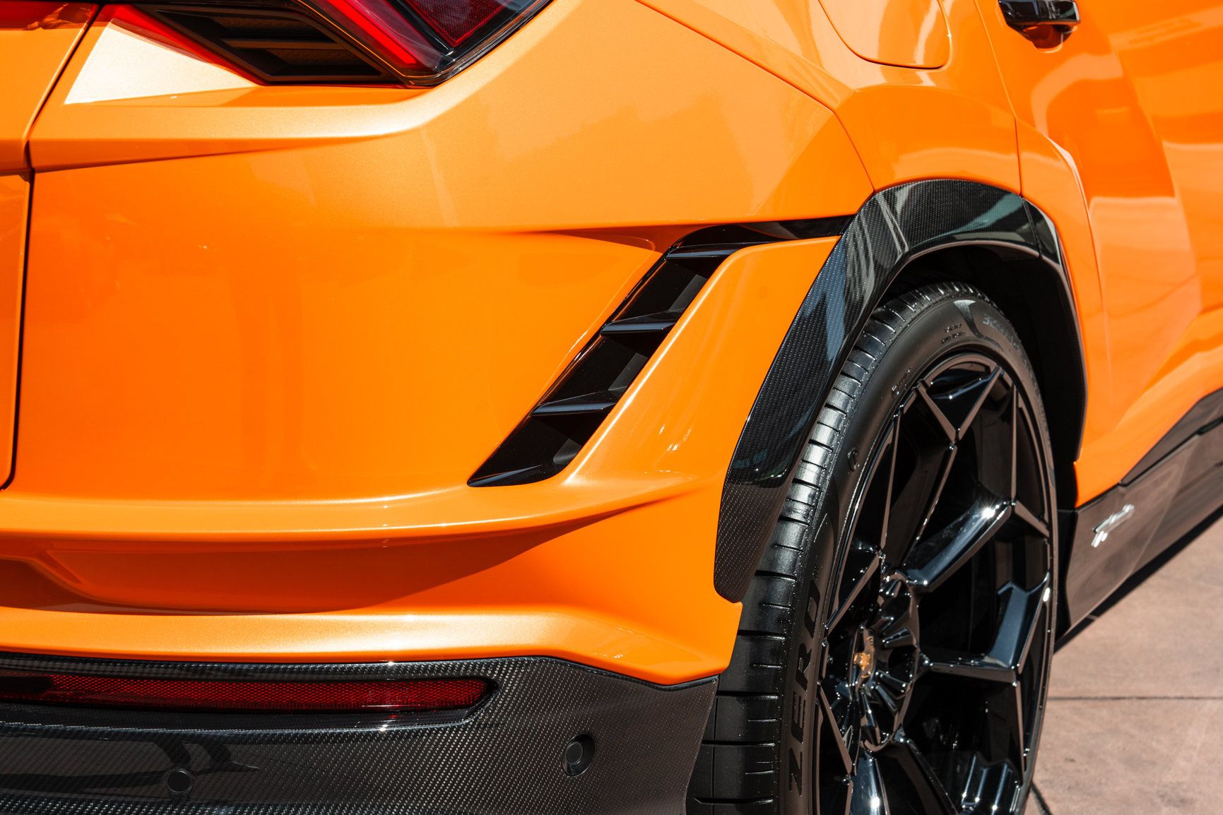 Used 2024 Lamborghini Urus Performante AWD/4WD image 34