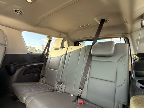 Used 2019 Chevrolet Suburban LT AWD/4WD image 18