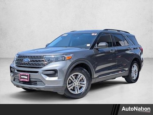 Used 2023 Ford Explorer XLT image 1