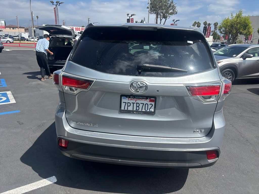 Used 2015 Toyota Highlander XLE FWD image 5
