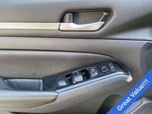 Used 2023 Nissan Altima 2.5 SV FWD image 16