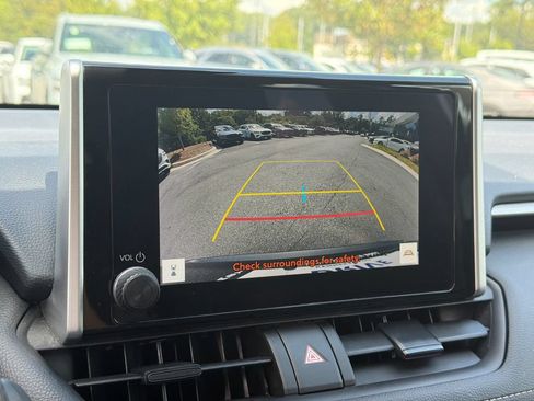 Used 2024 Toyota RAV4 XLE FWD image 31