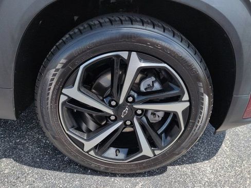 Used 2022 Chevrolet TrailBlazer RS w/ Technology Package FWD image 11
