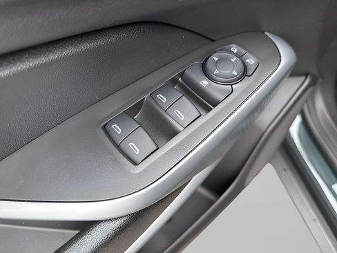 Used 2025 Chevrolet Trax LS w/ LS Convenience Package FWD image 19