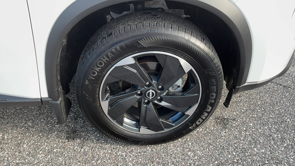 Used 2025 Nissan Rogue SV w/ SV Premium Package AWD/4WD image 12