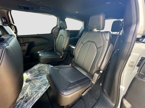 New 2026 Chrysler Pacifica Select image 25
