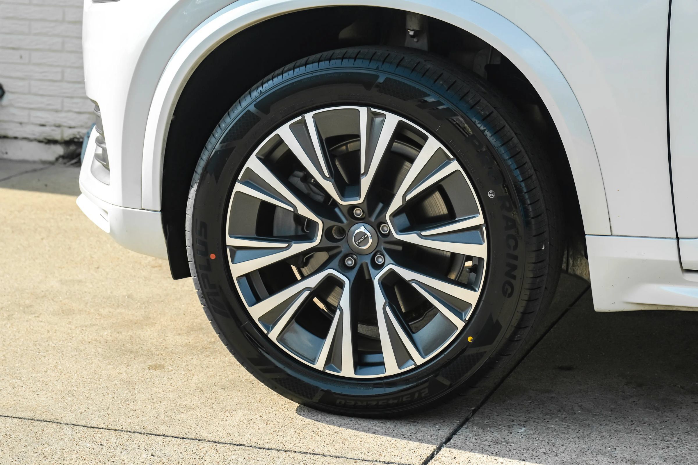 Used 2020 Volvo XC90 T5 Momentum w/ Protection Package Premier FWD image 48