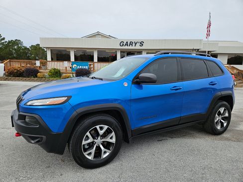 Used 2017 Jeep Cherokee Trailhawk w/ Comfort/Convenience Group image 2