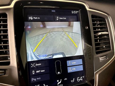Used 2018 Volvo XC90 T5 Momentum w/ Convenience Package image 17