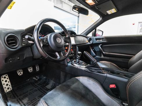 Used 2017 Toyota 86 860 Special Edition RWD image 4