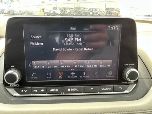 Used 2023 Nissan Rogue SV FWD image 13