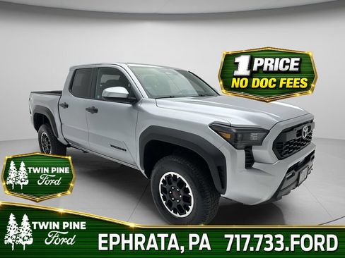 Used 2025 Toyota Tacoma TRD Off-Road AWD/4WD image 1