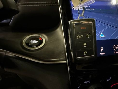 Certified 2022 Jeep Grand Cherokee Limited AWD/4WD image 39