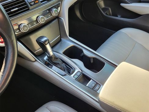 Used 2018 Honda Accord Touring image 30