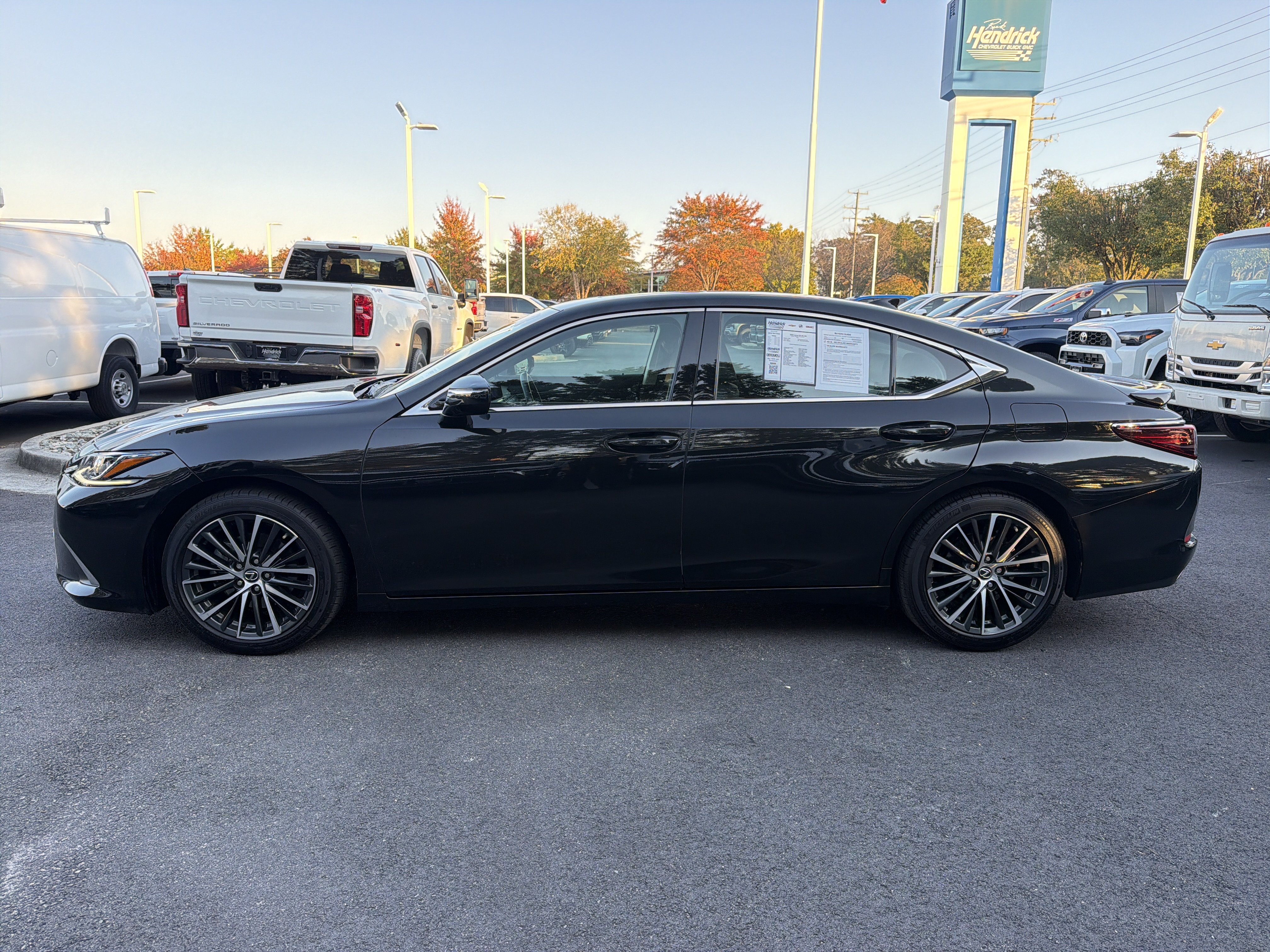 Used 2025 Lexus ES 350 w/ Premium Package FWD image 6