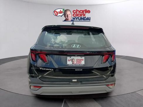 Used 2026 Hyundai Tucson SE FWD image 3