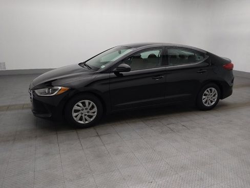 Used 2018 Hyundai Elantra SE FWD image 2