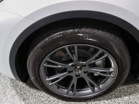 Used 2025 Tesla Model Y Long Range image 11