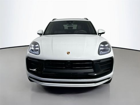 Certified 2025 Porsche Macan AWD/4WD image 10