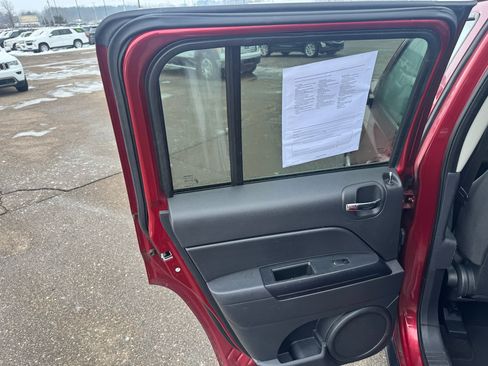 Used 2015 Jeep Patriot Latitude image 14