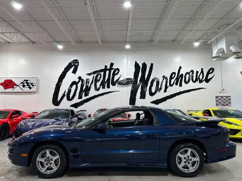 Used 2000 Pontiac Firebird Formula w/ Security Pkg RWD image 2