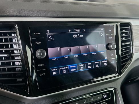 Used 2023 Volkswagen Atlas Cross Sport SE FWD image 21