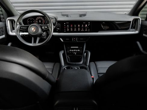 Certified 2024 Porsche Cayenne AWD/4WD image 16