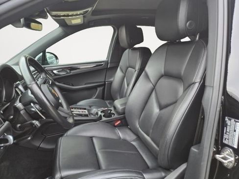 Used 2024 Porsche Macan AWD/4WD image 22