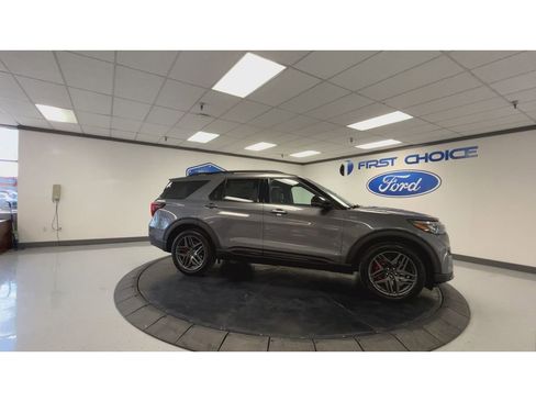 New 2026 Ford Explorer ST-Line w/ ST-Line Street Pack image 3