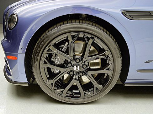 Used 2023 Bentley Flying Spur V8 image 45