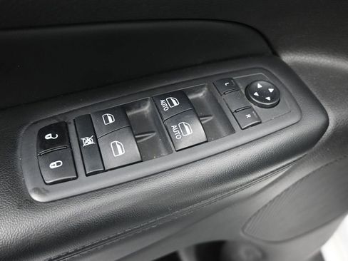 Used 2020 Jeep Grand Cherokee Altitude AWD/4WD image 13
