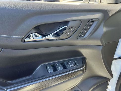 Used 2023 GMC Acadia SLT w/ Preferred Package image 28