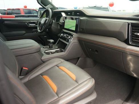 Used 2025 GMC Sierra 1500 AT4 w/ AT4 Premium Package AWD/4WD image 18