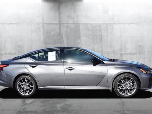 Certified 2024 Nissan Altima 2.0 SR image 5