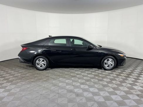 Used 2024 Hyundai Elantra SE image 5