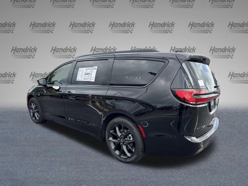 New 2026 Chrysler Pacifica Limited FWD image 6