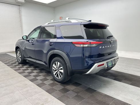 Used 2022 Nissan Pathfinder SL AWD/4WD image 3