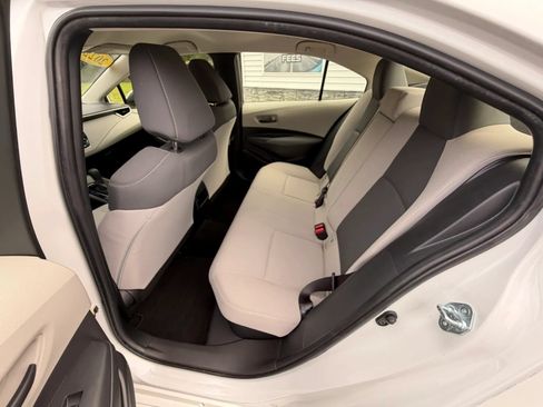 Used 2022 Toyota Corolla LE FWD image 19
