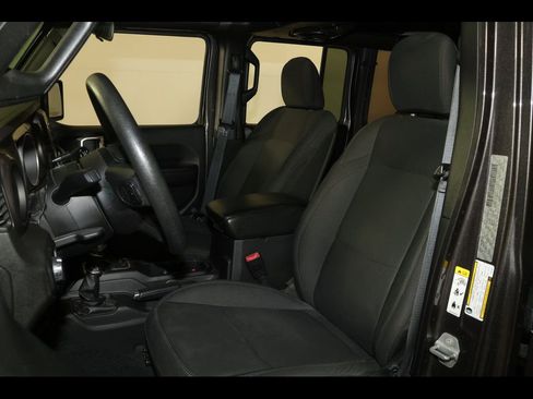 Used 2018 Jeep Wrangler Unlimited Sport AWD/4WD image 16