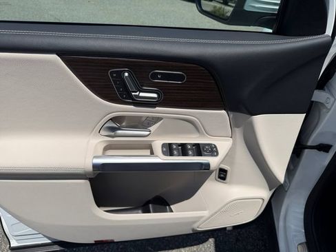 Used 2026 Mercedes-Benz GLB 250 4MATIC image 24