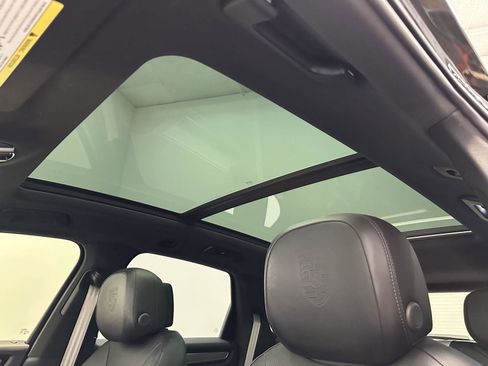 Used 2022 Porsche Cayenne Platinum Edition image 21