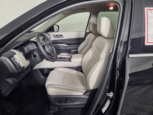 Used 2025 Nissan Pathfinder SL FWD image 8