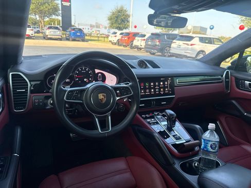 Used 2022 Porsche Cayenne GTS AWD/4WD image 6