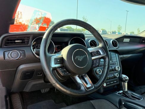 Used 2016 Ford Mustang Convertible RWD image 10