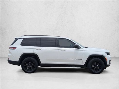 Used 2024 Jeep Grand Cherokee L Altitude RWD image 4