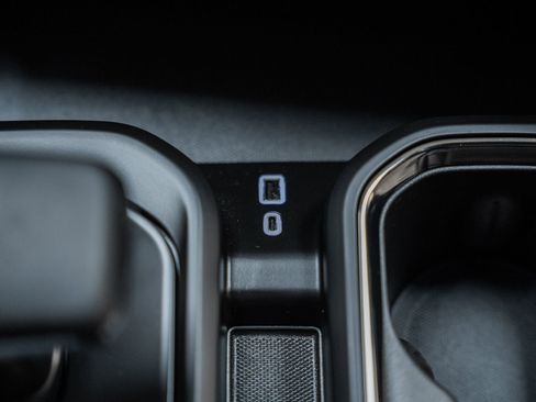 Used 2023 GMC Sierra 1500 AT4X image 33