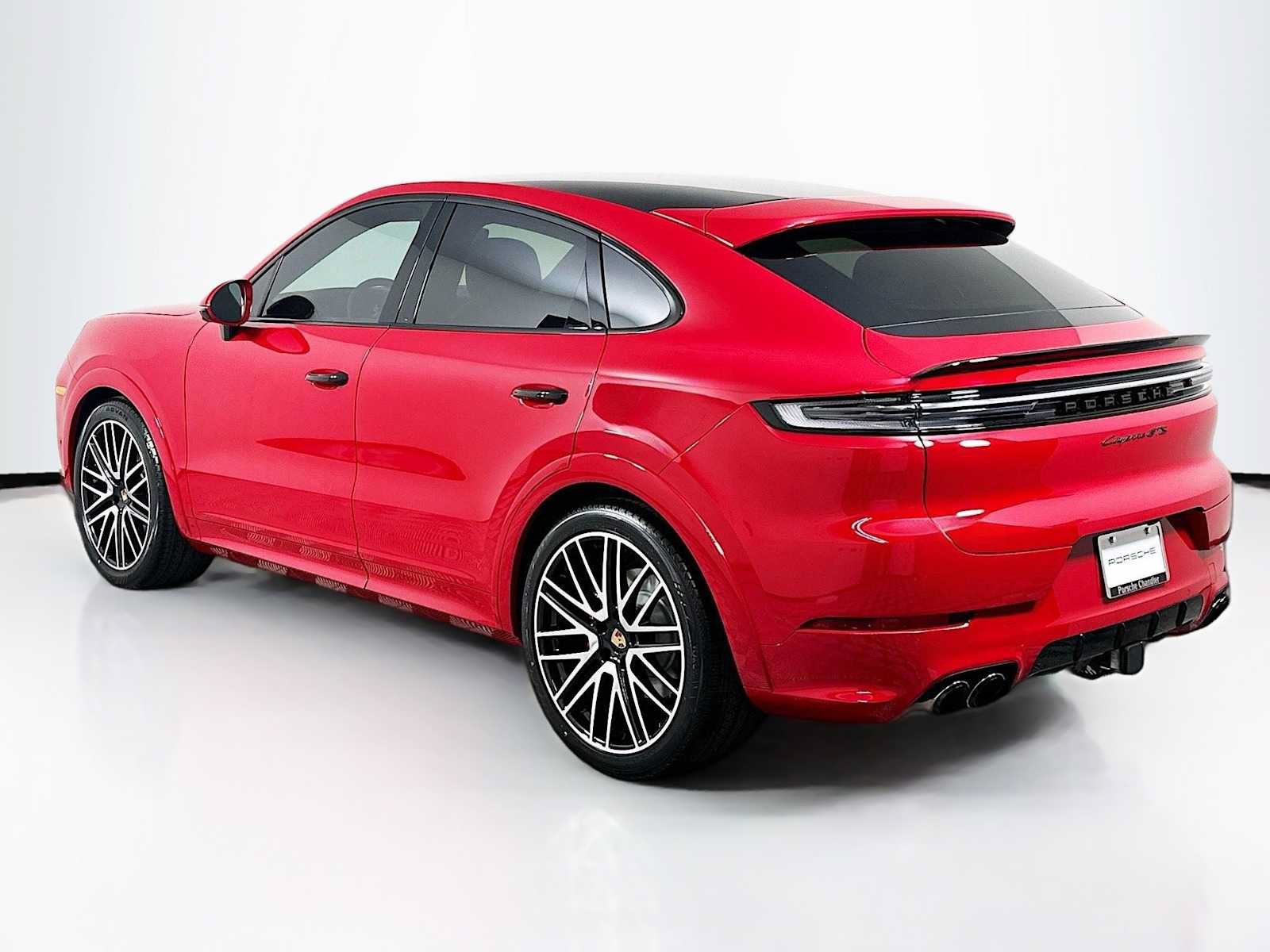 Certified 2025 Porsche Cayenne GTS AWD/4WD image 3