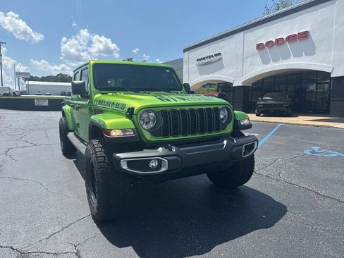 New 2025 Jeep Gladiator Sport image 3
